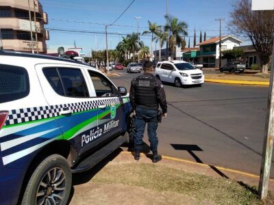 Imagem da notícia Motorista bêbado é flagrado fazendo arrancadas bruscas em Chapadão do Sul